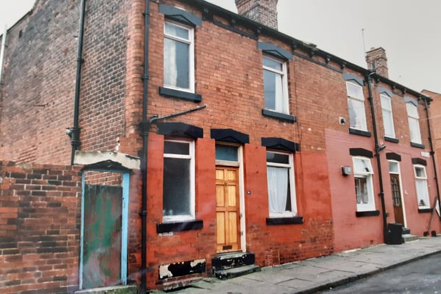 Taken in March 1993 this is a one bedroomed, back to back house at Aviary View. It had appeared in the Yorkshire Evening Post Homes section and was being sold for £6,000. It was being branded "the sale of the century" after being re-possessed and needing work doing on it.