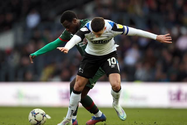 Barnsley's Claudio Gomes (left) and Derby County's Tom Lawrence battle for the ball (Picture: PA)