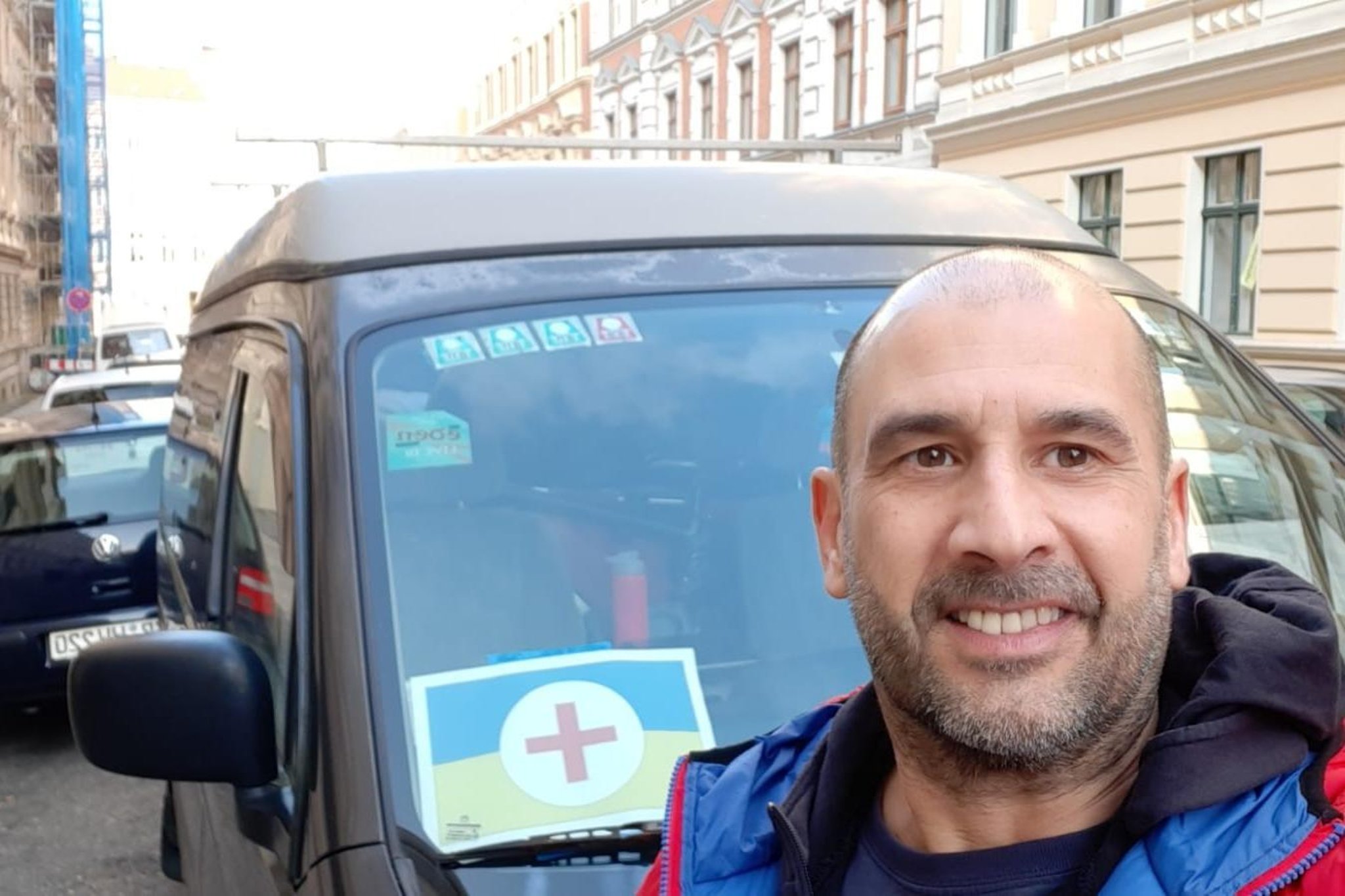 Podnikateľ v cestovnom ruchu z Yorkshire jazdí v mobilnom dome so zdravotníckym materiálom na Ukrajinu, aby pomohol nemocnici priateľovho lekára