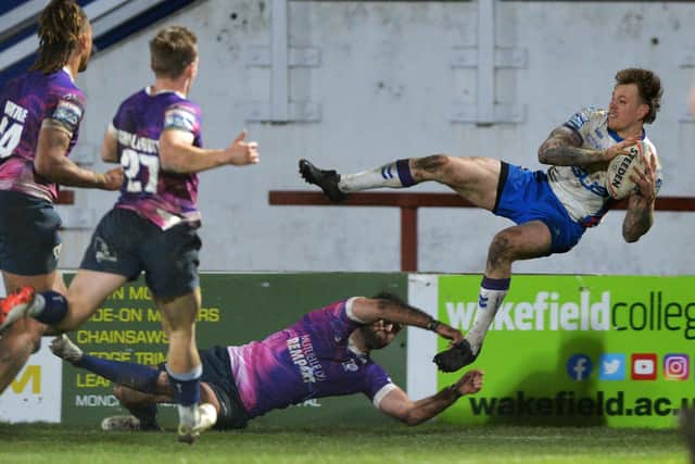 Tom Johnstone throws the ball back in for Corey Hall to score Wakefields third try.
Wakefield Trinity v Toulouse Olympique. BetFred SuperLeague.  Belle View. BeWell Support Stadium.
11 March 2022.  Picture Bruce Rollinson