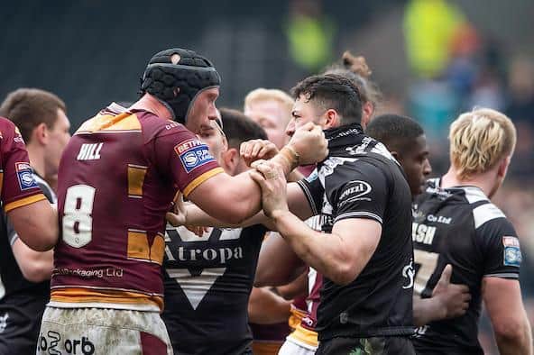 A disagreement between Giants' Chris Hill and Jake Connor of Hull. Picture by Allan McKenzie/SWpix.com.