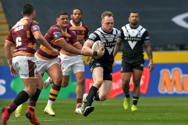 CHANGES: Huddersfield Giants' Will Pryce battles with Hull FC's Adam Swift in the recent Yorkshire Super League derby Picture : Jonathan Gawthorpe