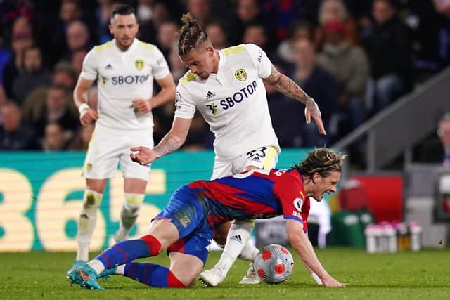 Leeds United's Kalvin Phillips and Crystal Palace's Conor Gallagher battle for the ball.