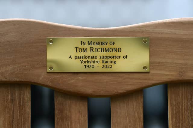 A memorial to the Yorkshire Post's late racing correspondent Tom Richmond has been unveiled