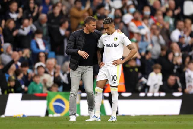 Leeds United coach Jesse Marsch talks with Raphinha. (Photo by Lewis Storey/Getty Images)