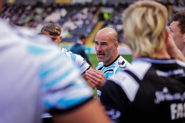 Danny Houghton talks in the huddle ahead of the recent game against Toulouse. (Picture: SWPix.com)