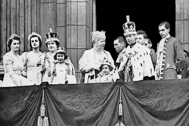 The Queen Elizabeth (2nd-L, future Queen Mother), her daughter Princess Elizabeth (4th-L, future Queen Elizabeth II), Queen Mary (C) , Princess Margaret (5th-L) and the King George VI (R), pose at the balcony of the Buckingham Palace on May 12, 1937. (Photo by CENTRAL PRESS / AFP) (Photo by -/CENTRAL PRESS/AFP via Getty Images)