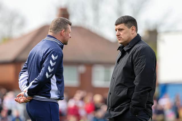 Matt Peet in discussion with Lee Briers at Wakefield. (Picture: SWPix.com)