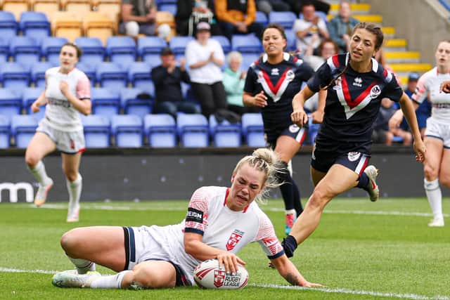 Hollie Dodd scores England's first try. (Picture: SWPix.com)