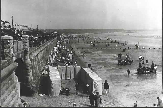Tents on the beach at Prince's Parade, Bridlington, England, circa 1913. (Photo by Hulton Archive/Getty Images)
