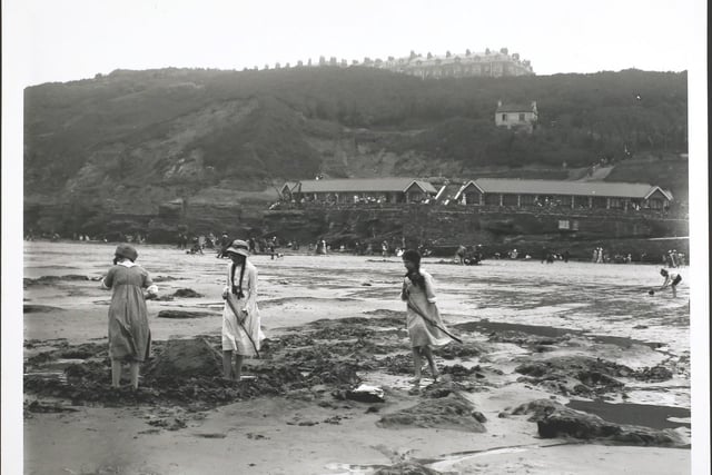 Shrimping on the beach at Scarborough sands, England, circa 1912. (Photo by A. H. Robinson/Hulton Archive/Getty Images)