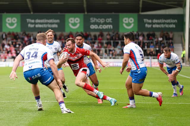 Wakefield try to get to grips with Joe Burgess. (Picture: SWPix.com)