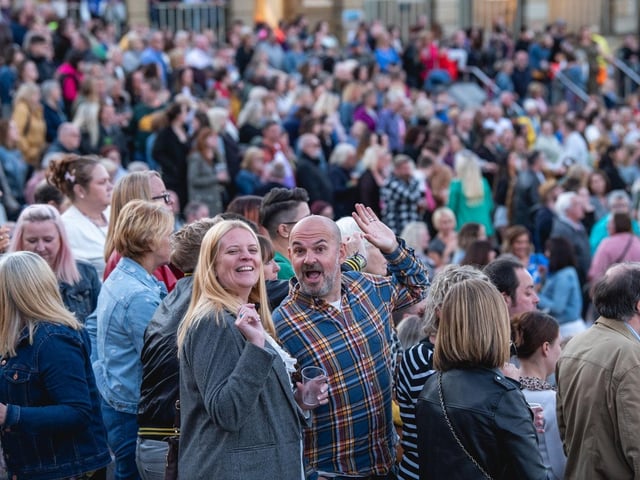 Delighted crowds at The Piece Hall. Photos by Cuffe and Taylor/The Piece Hall Trust