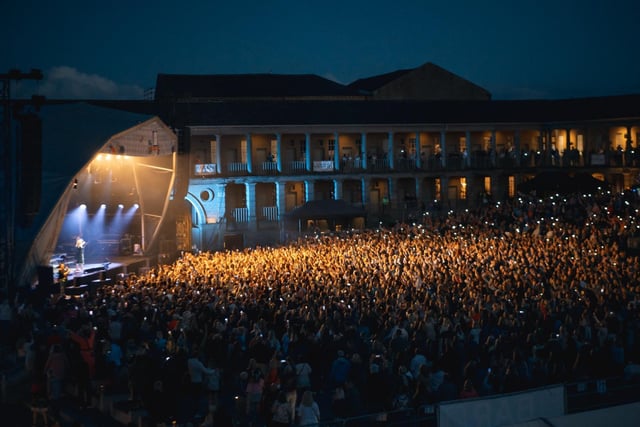 Fans flocked to see the singer perform. Photos by Cuffe and Taylor/The Piece Hall Trust