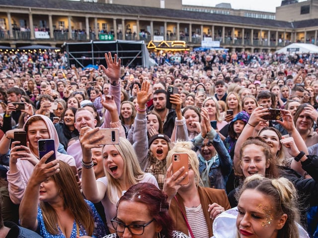 Fans enjoying the show. Photos by Cuffe and Taylor/The Piece Hall Trust.
