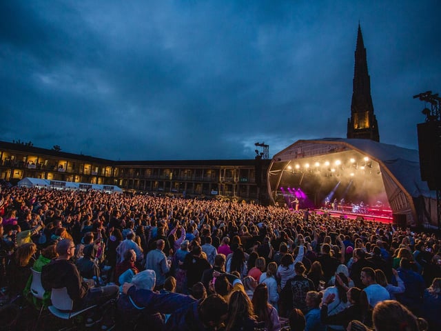 A crowd of more than 5,000 came out to watch him perform. Photos by Cuffe and Taylor/The Piece Hall Trust.