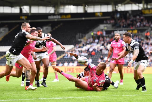 Hull FC were hammered by Leeds Rhinos last weekend. (Picture: SWPix.com)