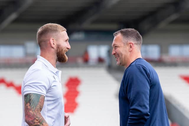 Danny McGuire, right, catches up with Sam Tomkins. (Picture: SWPix.com)