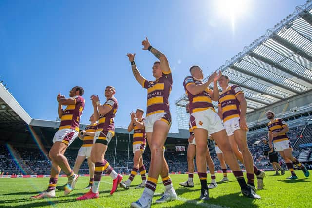 Huddersfield Giants celebrate their win over Salford Red Devils. (Picture: SWPix.com)