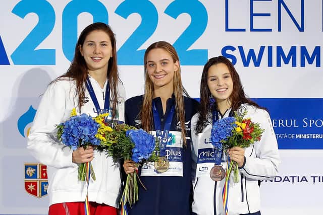 Leah Schlosshan, centre, on the top step of the podium in Bucharest (Picture: LEN/Simone Castrovillari)