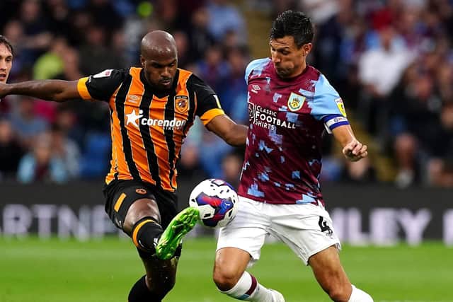 Burnley's Jack Cork (right) and Hull City's Oscar Estupinan battle for the ball (Picture: PA)