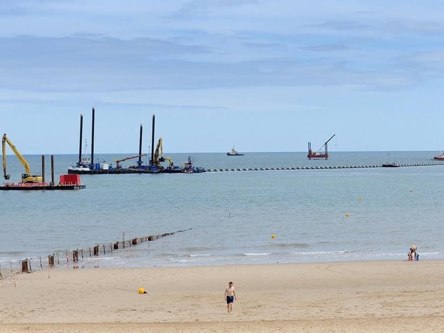 Bridlington is said to be located in an area with the highest coastal erosion rate in Europe and offshore, the Smithic Sands sandbank is a vital habitat for many marine species. Both Bridlington north and south beaches have won EU environmental quality awards over the years. Bridlington South Beach covers the south of Bridlington Spa and Bridlington Harbour on the East Riding coast. The length of the beach is a mile long and merges into Fraisthorpe Beach. It is a beautiful spot for long, relaxing walks for any season. Bridlington South Beach has a rating of four and a half stars on TripAdvisor with 282 reviews.