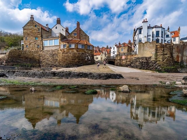 Robin Hood’s Bay is well known for its fossil discoveries which have been found on its beach. The foreshore rocks on the north side of the bay, particularly, are a popular location for finding ammonites. The area is especially popular with professional and amateur photographers as it has a stunning backdrop of cliffs and extensive views round the bay. Robin Hood’s Bay Beach has a rating of four and a half stars on TripAdvisor with 612 reviews.