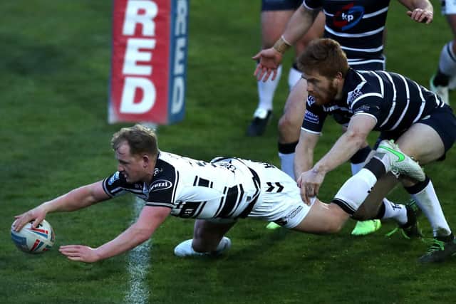Hull FC's Jordan Johnstone scores their sixth try. (Photo by George Wood/Getty Images)