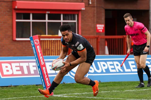 Castleford's Derrell Olpherts scores a try against Hull KR (Picture: SWPix.com)
