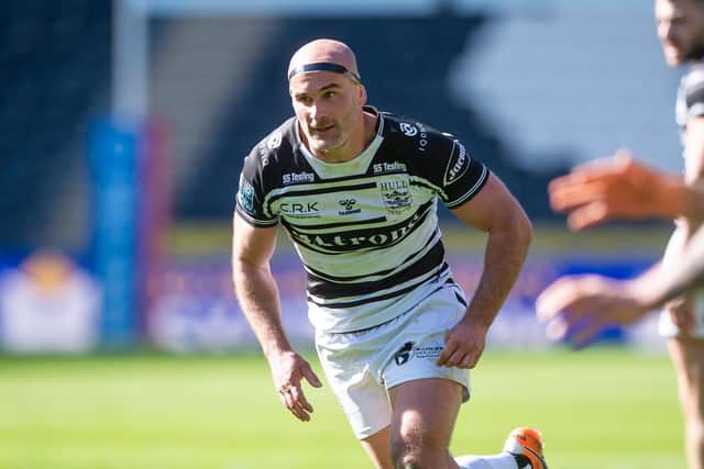 Hull FC's Danny Houghton goes on the hunt for more tackles against Warrington Wolves (ALLAN MCKENZIE/SWPIX)