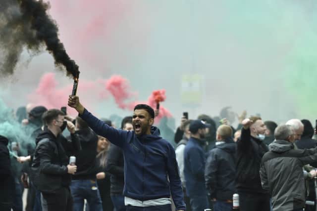 Manchester United fans protest. (AP Photo/Rui Vieira)