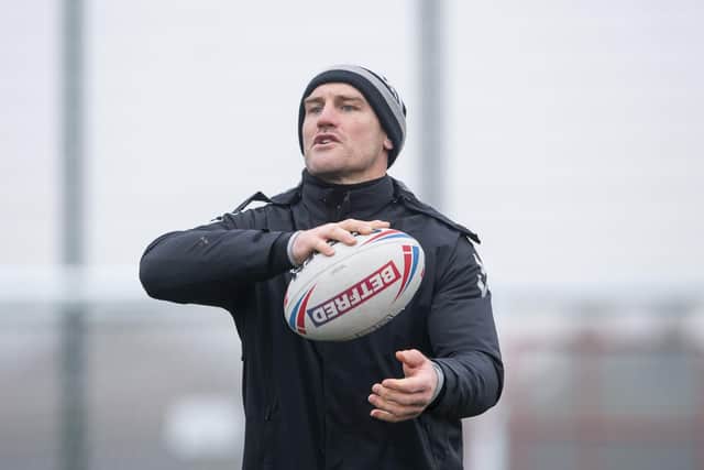 Good to talk: Hull FC assistant coach Gareth Ellis was pleased to talk rugby with Eddie Jones. Picture by Allan McKenzie/SWpix.com