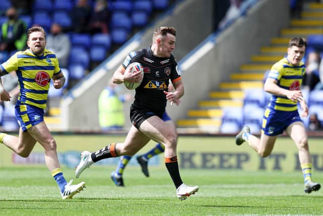 Castleford Tigers' Jake Trueman races in for the game's opening try. (PAUL CURRIE/SWPIX)