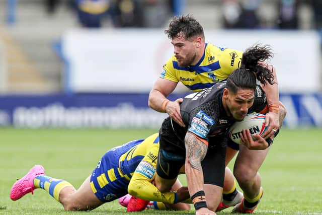 TOUGH DAY: Castleford Tigers' Jesse Sene-Lefao is tackled by Warrington Wolves' Gareth Widdop and Joe Philbin. Picture by Paul Currie/SWpix.com