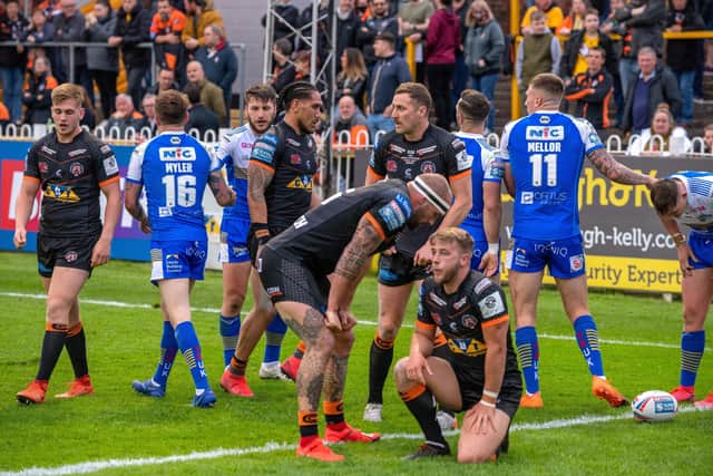 Rhinos celebrate Richie Myler scoring the rhinos fourth try as 
Castleford Tigers players slump to their knees. (Picture: Bruce Rollinson)