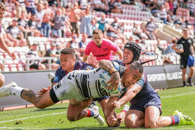 Hull FC's Mahe Fonua scores against St Helens (ALEX WHITEHEAD/SWPIX)