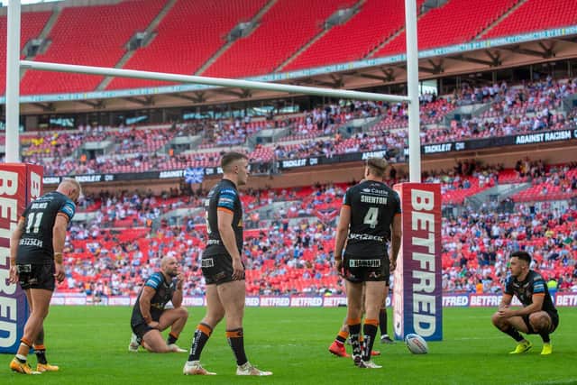 Michael Shenton and his dejected Castleford Tigers team-mates contemplate defeat. (BRUCE ROLLINSON)
