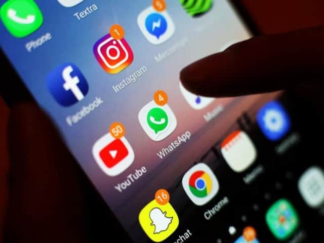 West Yorkshire Police Federation is urging officers to refrain from discussing police operations on WhatsApp