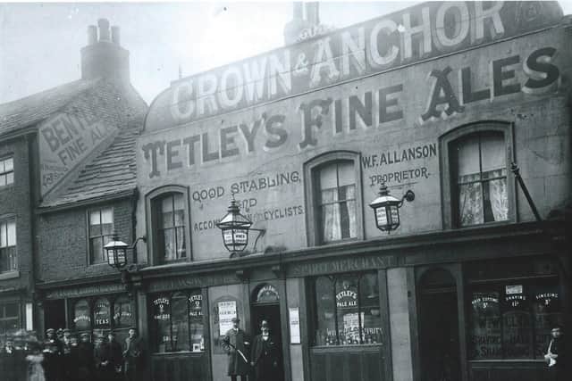 The Crown and Anchor in North Street, Leeds, in 1901. (Credit - By kind permission of Leeds Libraries, www.leodis.net).