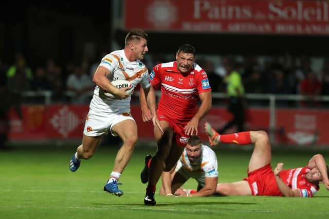 Tom Davies of Dragons Catalans is chased by Hull KR's Ryan Hall (Picture: Manuel Blondeau/SWpix.com)