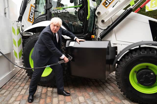 Prime Minister Boris Johnson unveiled a hydrogen powered JCB Loadall telescopic handler in central London earlier this month