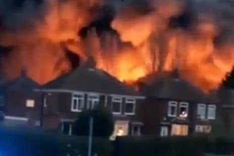 The huge blaze [Image: Screenshot from video by Matt Scaum @Scaumy via Twitter]