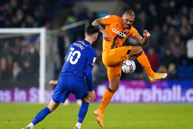 Cardiff City's Kieffer Moore (left) and Hull City's Josh Magennis (Picture: PA)