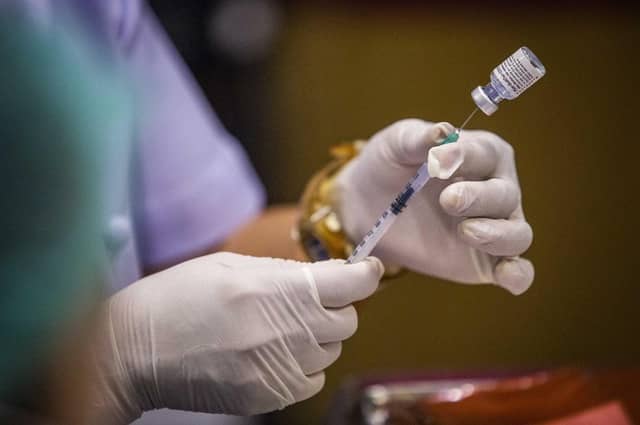 A nurse holding the Pfizer vaccine. (Pic credit: Lauren Decicca / Getty Images)