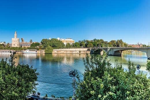 A waterfront view of the city. (Sevilla Ciudad)