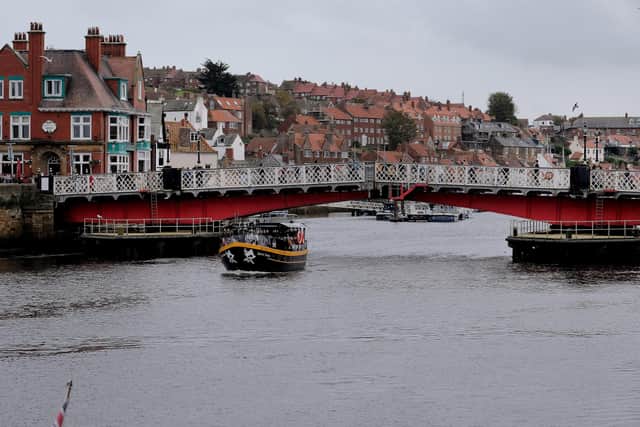 Questions about the reliability of Whitby Swing bridge have prompted a strong response from North Yorkshire County Council leader Carl Les.