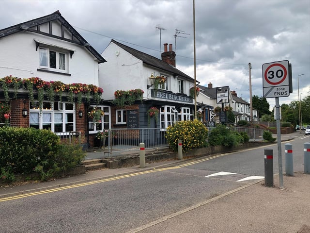 The pub in Boxmoor now serves hot drinks and cake from 9am.One person said: "Lee and his team have created a lovely warm and welcoming environment in the pub."