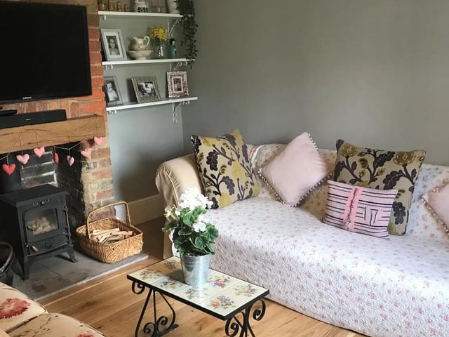 Living room. SUS-220125-130333001