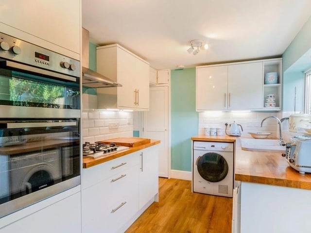 The property has a modern kitchen SUS-220125-130424001