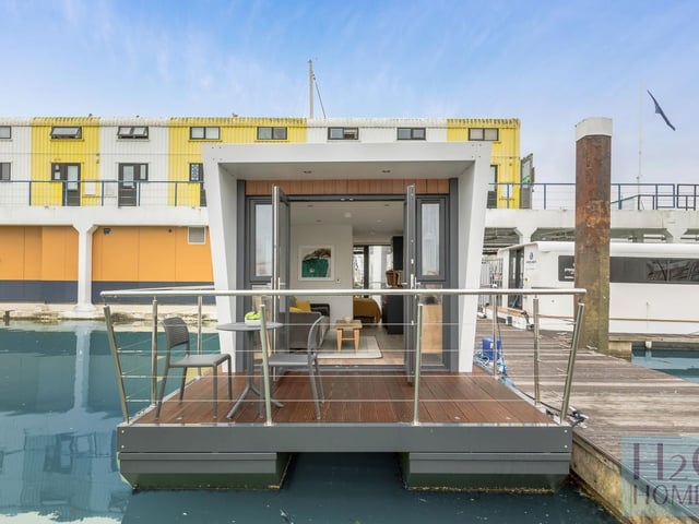 One bed houseboat for sale, Pacific Drive, Sovereign Harbour. Photo from Zoopla.